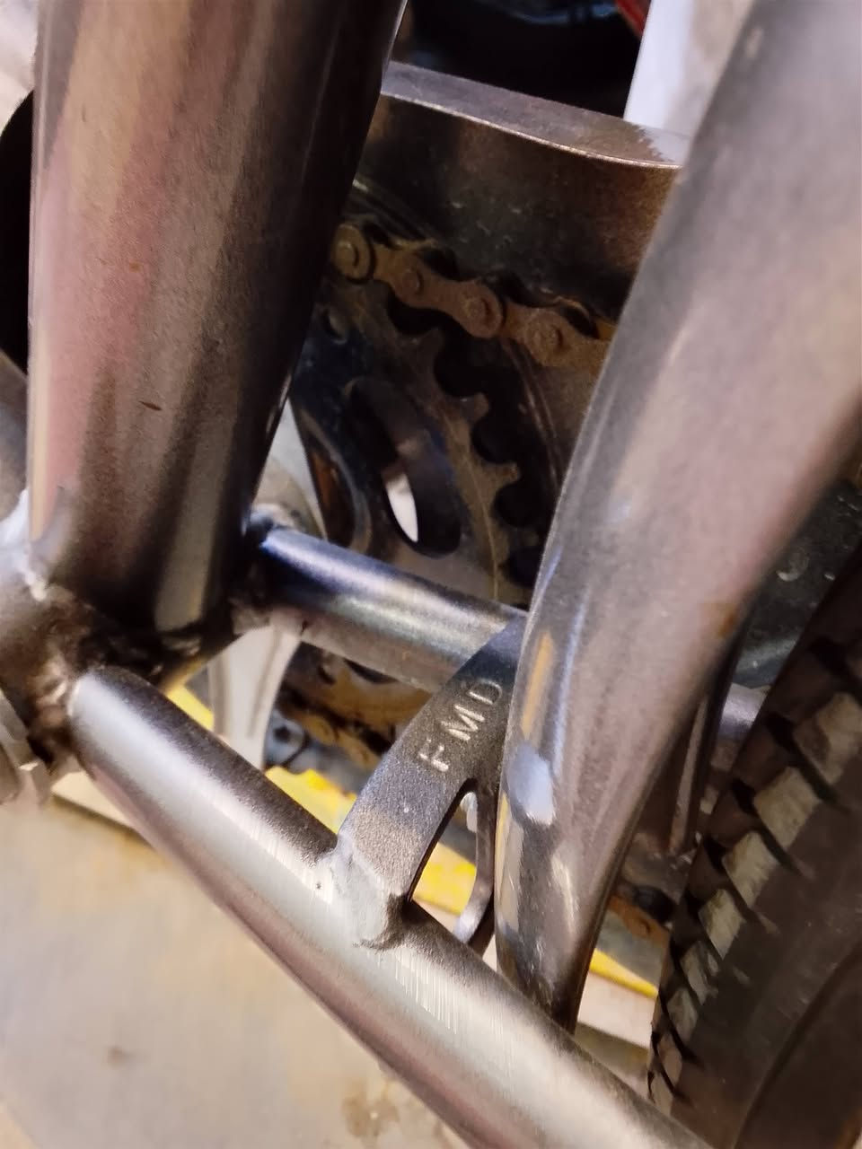 🚲 للبيع بايسكل إسلامي أصلي 🚲
إذا تدور على بايسكل نظيف ومحافظ عليه، فهذا خيار ممتاز.

🔹 النوع: إسلامي
🔹 اللون: رصاصي أنيق
🔹 الحالة: شخط واحد فقط، وما مفتوه بيه ولا برغي، كله أصلي ومحافظ عليه.
🔹 السعر: 100 ألف دينار فقط
📍 الموقع: الغزالية
🚫 لا يوجد توصيل، الاستلام يدًا بيد فقط.

البايسكل شكله مرتب وجذاب، ولونه الرصاصي يعطيه فخامة، وخفيف بالسواقة وثابت بالطريق، مناسب للمشاوير والطلعات اليومية.

📞 للتواصل: ***********

أكرر: لا يوجد توصيل.
