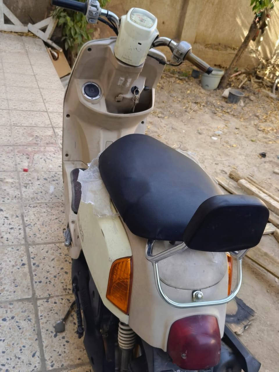 السلام عليكم 
بوليس حليبي داخل كريمي ختم واحد ويه المكينه بلاديه ما بيهه اي نقص دراجه كامله السعر مليون و ميه و بيهه مجال مكاني كربلاء حي الحر الثوره للاتصال فقط ***********
ما موجود ماسنجر
