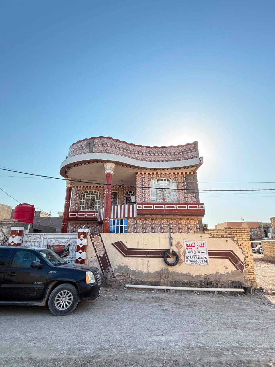 🚨 إعلان بيع :دار سكن  طابو صرف بناء حديث وبسعر مناسب جدا 🚨 
📍 الموقع:   

بابل - الحمزة الغربي - حي  الحوراء السعر المطلوب 220مليون وبيه مجال    تفاصيل الدار عرض الشارع 10 متر 

📄 الوضع القانوني:

طابو صرف تحويله مباشر بسم المشتري 

📐 المساحة والإنشاءات:

المساحة:  (250). متر 
اط

المباني: بناء حديث 

 الدار يتكون من طابقين 
الطابق الاول 
كراج سياره 
حديقه واسعه 
استقبال 
صاله طابق الارضي
الصاله الطابق الثاني
غرف نوم  عدد اثنين  الطابق الاول
الطابق الثاني 
غرف نوم عدد اثنين 
مطبخ طابق ارضي 
مطبخ طابق ثاني 
صحيات داخليه 
صحيات خارجية 
صحيات الطابق الثاني أيضاً 
السقف كونكريت مسلح 
الارضيه درجه أولى 

⚡ الخدمات المتوفرة:

خط ماء إسالة.

تبليط
مجاري حديثه 
كهرباء وطنية.

خط مولد 
📞 للاستفسار والتواصل (على مكتب اسوار المدحتيه للعقار الكائن في حي الحوراء مقابل السايلو):

يرجى الاتصال أو المراسلة عبر الواتساب مباشرة على الرقم التالي:

 ***********👉👉👉***********
                           عماد ابو نور
