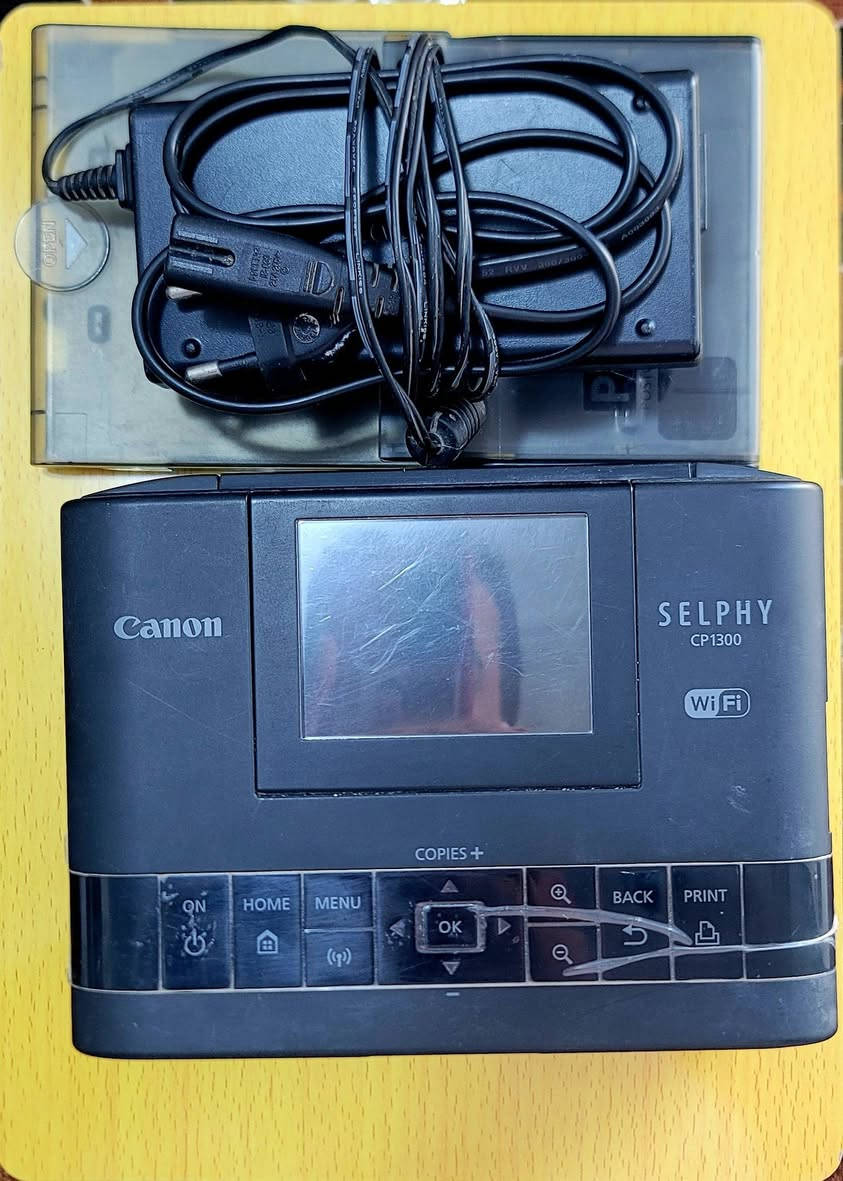 : طابعة صور كانون سيلفي (Canon Selphy 1300) 📸
​الطابعة بحالة ممتازة، نظيفة جداً ومستعملة لفترة قصيرة (أشهر قليلة)، وتعتبر خياراً مثالياً لمشاريع الطباعة الشخصية أو العمل المكتبي.
​مميزات الطابعة:
✅ طباعة صور معاملات وصور شخصية (قياسات نظامية) بدقة عالية.
✅ إمكانية الطباعة من الموبايل مباشرة عبر الـ Wi-Fi (بسرعة وسهولة).
✅ تدعم الطباعة مباشرة من الفلاش والذاكرة (Ram).
​الطابعة جاهزة للاستخدام وبجودة طباعة احترافية.
مكاني بغداد التاجي
​للاستفسار ***********
