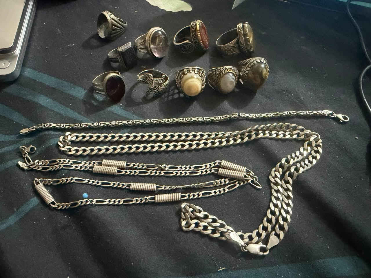 للبيع شلع والله مالاتي الشخصيات سعر الغرام 4 آلاف قفل هاذه رقمي *********** عنواني بغداد
