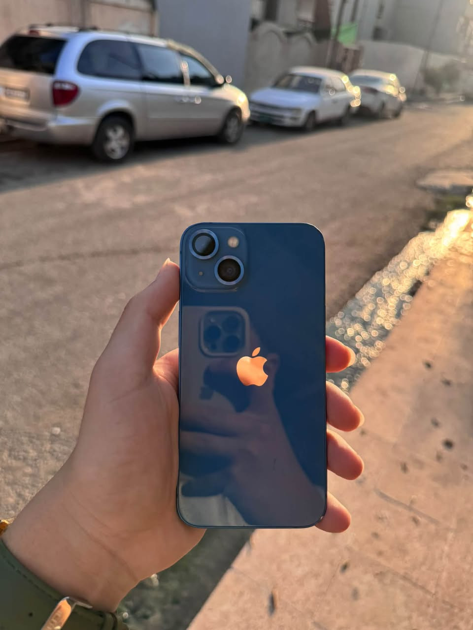 13 عادي بلادي مامبدل بي ايشي
🔋بطارية 75 بلادية 
ذاكرة 128 
نموذج m 
تك سيم
لون ازرق بحري 💙
معا 5 كفرات مجانية 
السعر 380 وبي مجال للطيبين
الشراي يخابر ‭***********‬
