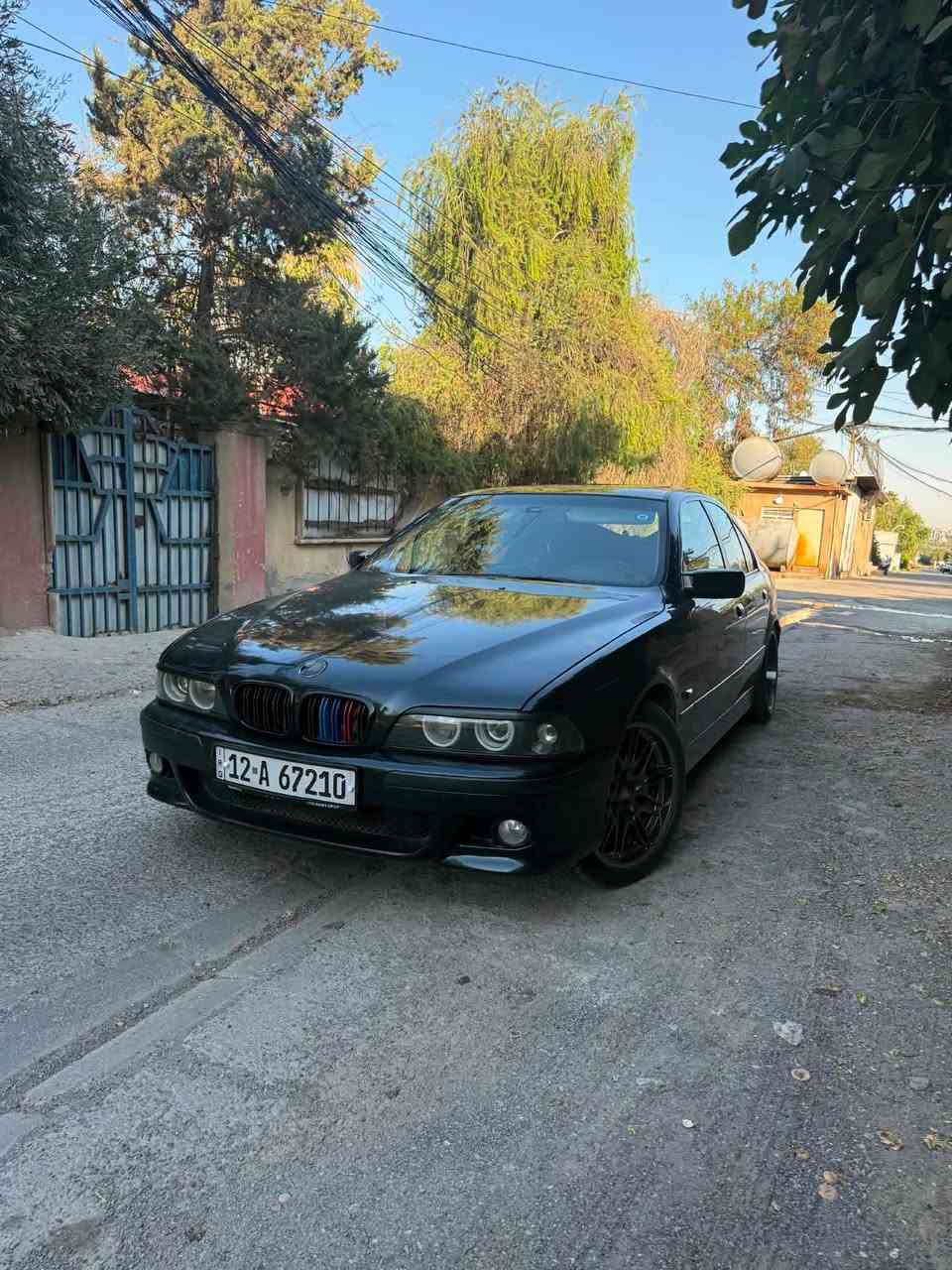 للبيع سياره اصل 28 سنويه وبليته 
محرك وكير تبريد كلو شرط
السياره بدون ضرر او دعم بيها قطع صبغ 
كهربائيات كلها وضع شركه 
شاشه كار بلي اصلي 
محدثه كلها M داخل خارج
موديل1998
عليها كزوز رياضي تحكم يغلق ويفتح
ويل وطخم تاير جديد بطاريه جديده
السياره ما يعوزها شي 
سنويه وهزه جديده باسمي 
سعرها 98 
*********** موصل, نينوى
