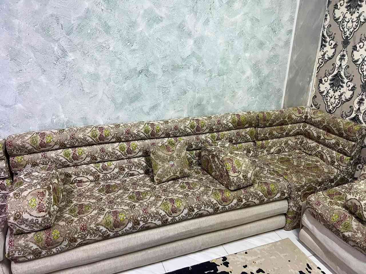 سلام عليكم
قنفات البيع ومستعجل ع بيعته 
قنفات نضيفه (8)قطع 
العنوان : البصره 
الرقم بس واتساب : ***********
