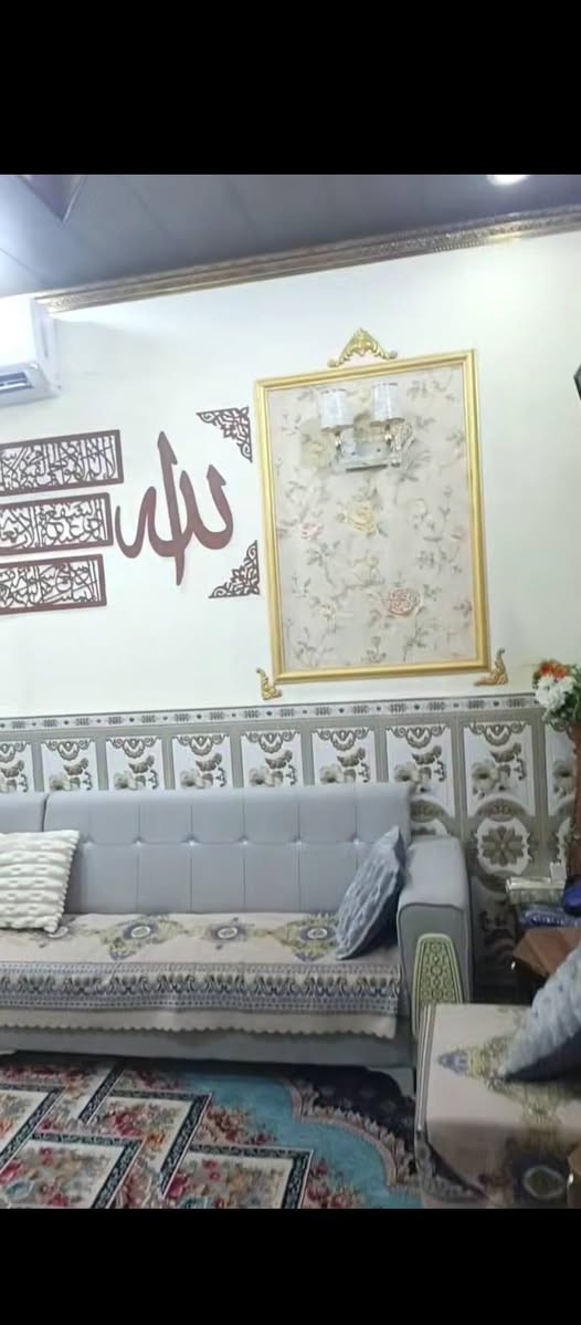 🔴🔴 دار { للبيع } النجف الأشرف 🔴🔴
                {حي النداء موقع مميز جداً }
                { طابو صرف }
--------------------------------------------------------------------------
المساحة    {  100 متر  }
السعر        { 40 مليون تطلوعة مع مجال } 
                { مطلوب للمصرف العقاري 100}  
الموقع       {  قرب مندي زمزم  } 
     خامس منزل عن المتنزه وطريق نجف كربلاء 
--------------------------------------------------------------------------
يتكون من طابق ونصف:
الطابق الاول // استقبال + صالة + مطبخ + صحيات داخلية وخارجية + غرفة نوم . 
الطابق الثاني // صالة + غرفة نوم.
--------------------------------------------------------------------------
ملاحظة// المنزل صب كونكريتي بناء درجة الاولى ممتاز جداً + الجدار سيراميك + المنزل قريب على شارع المجمعات وقريب على المتنزه وقريب على طريق نجف كربلاء.
--------------------------------------------------------------------------
للاستفسار الاتصال على الارقام
التالية { أو } الاتصال على الواتساب
 { أو } زيارة المكتب   
  
***********‏‪
--------------------------------------------------------------------------
موقع المكتب: اضغط على الرابط المثبت في البايو
--------------------------------------------------------------------------
تريد تبيع بيت او عرصة اتصل
على الرقم المثبت في البايو او مراسلتنا
 عن طريق الصفحه او اضغط على
 الرابط
--------------------------------------------------------------------------
 https://www.facebook.com/share/1E1onzQt66/
