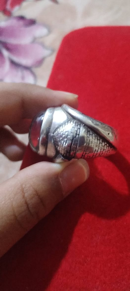محبس للبيع صياغة قديمة نجفية السعر120 وبي مجال جدا قليل الرقم ***********

