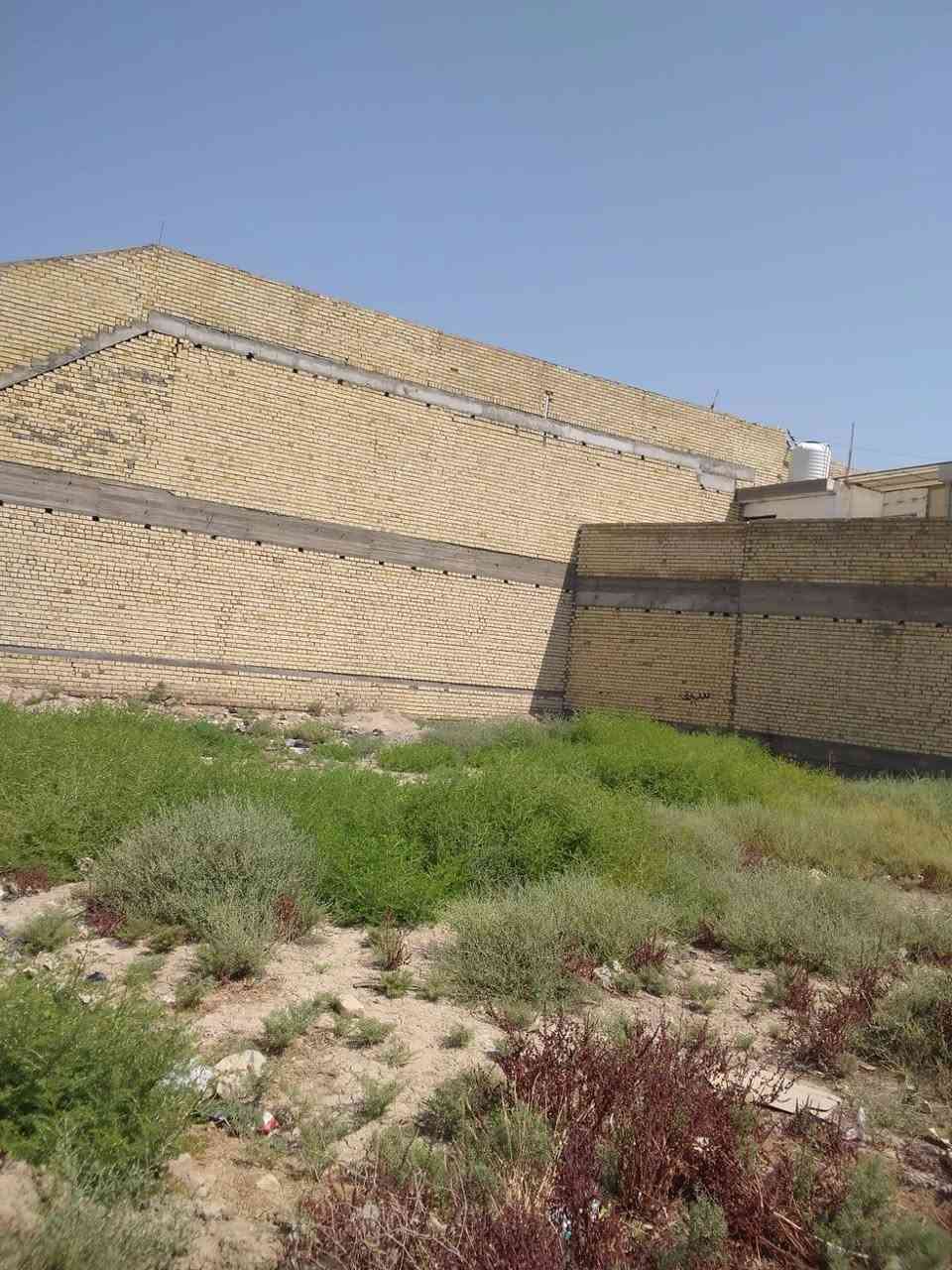 السلام عليكم قطعه ارض للبيع المساحه 300 متر الواجه 15 والنزال 20 المكان بغداد الثعالبه حي المرتضى نهايه البزل الرقم ***********
