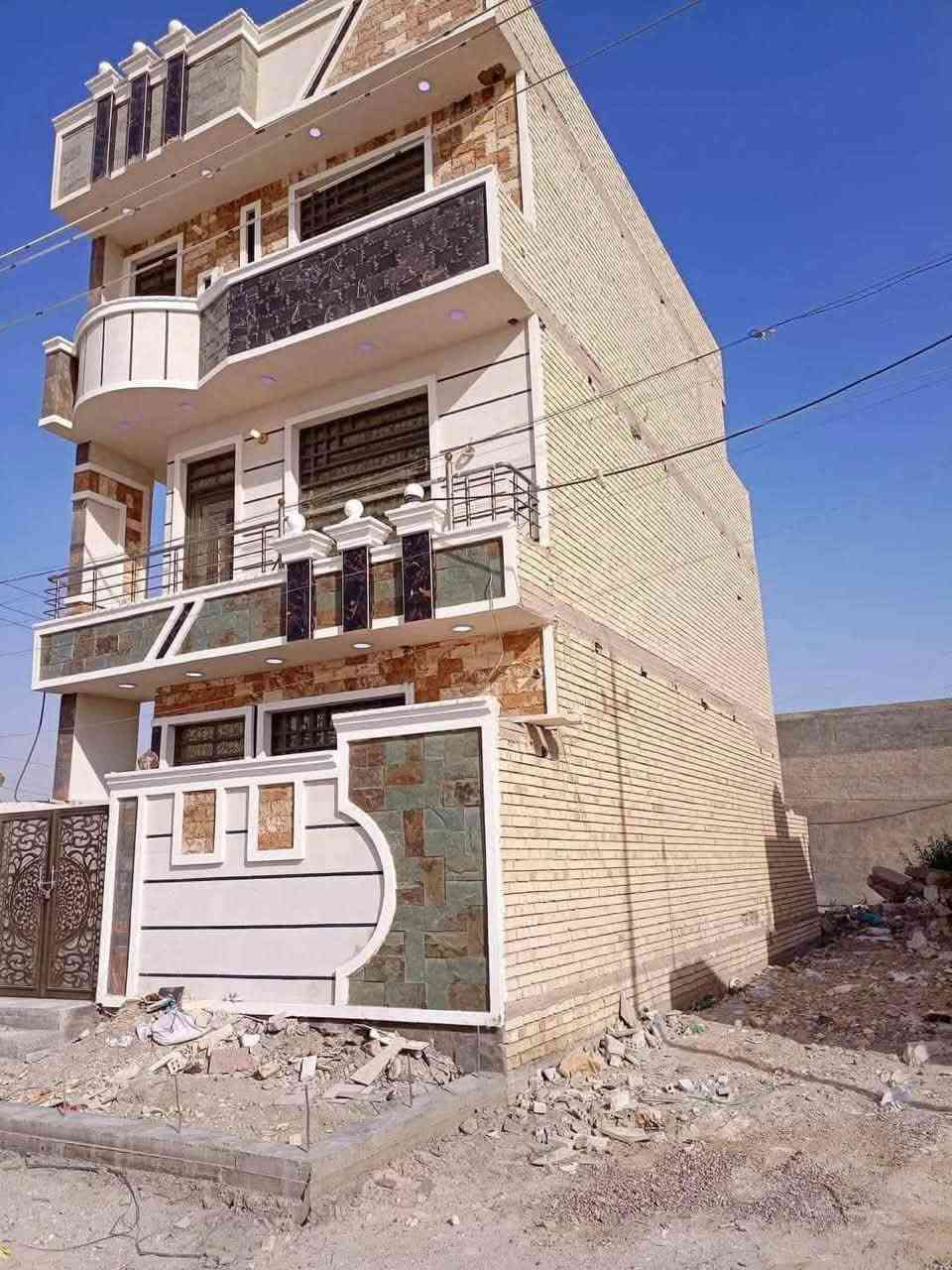 بيت ١٠٠متر ٣ طوابق ركن شارع مدرسة عاصم الضباط مكون من ٤غرف نوم ٣حمامات مع كافة الملحقات رقم الهاتف ***********
