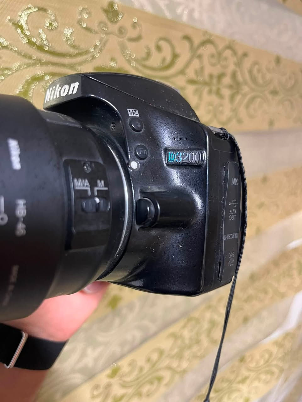 كامرا نيكون nikon D3200
‏عدسة 35 1.8 ثابتة
عدسة 18-55 
كراب دبل بطارية 
بطاريتين حالتهن متوسطة 
شاحنتين 
-جهاز نقل لا سلكي 

الغراض كلهن شغالات بدون عيب 
فقط كفر الشاشة صار بيه تراب بالداخل و فتحته

300 الف فقط  بيع مستعجل

*********** واتساب فقط
