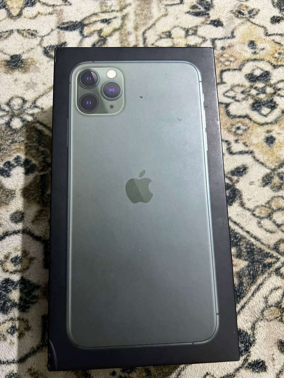 آيفون 11برو ماكس
ذاكره 256

بطارية 78 بلاديه ما مرفوعه 

جهاز شرق اوسط ما مبدل بي شي ولا مفتوح جهاز مكفول 

كامل ملحقاته كارتون اصليه وشاحنه

سعره 400

***********

نص مكتوب في الصور:
- حالة البطارية والشحن رسالة مهمة حول البطارية نظام تقرير حالة البطارية يعيد معايرة الحد الأقصى للقدرة وأقصى قدرة للأداء. قد تستغرق هذه العملية بضعة أسابيع. لمعرفة المزيد الحد الأقصى للقدرة* ٧٨٪ هذا قياس لقدرة البطارية مقارنة بقدرتها عندما كانت جديدة. قد تتسبب القدرة المنخفضة في تقليل ساعات الاستخدام بين عملية الشحن والأخرى. * هذا هو الحد الأقصى للقدرة المسجل سابقًا، قبل إعادة المعايرة. قد يختلف الحد الأقصى الفعل للقدرة. أقصى قدرة للأداء ستساعد الأنظمة المضمنة في النظام والمكونات في تخفيف آثار الأداء التي قد تلاحظها أثناء التقدم الكيميائي في عمر بطارية iPhone. شحن البطارية المحسن للحد من استنزاف عمر البطارية، يتعلم الـ iPhone من عادات الشحن اليومية، بحيث ينتظر ولا يتجاوز ٨٠٪ حتى يحين موعد حاجتك إلى استخدامه.
- حول الاسم iPhone إصدار iOS 27.0.1 اسم الطراز iPhone 11 Pro Max رقم الطراز MWHM2AH/A الرقم التسلسلي FCJD23G4N711 سجل تاريخ القطع والخدمة الأغاني الفيديوهات الصور السعة ٢٥٦ غ.ب. متوفرة ٢٣٩,٥٢ غ.ب. عنوان Wi-Fi D0:3F:AA:A6:A8:0E