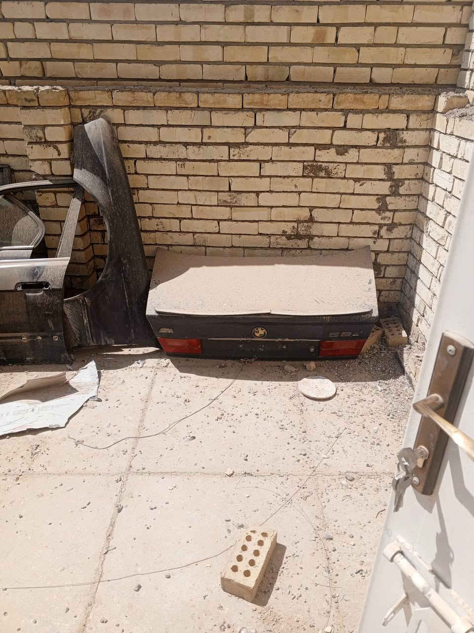 بيبان نظاف جدا هيا وزجاجهن ومكاين الزجاج عدد 3 ماعدا باب العبري الامامي وجاملغ امامي جهة السائق حجم 525 وباب صندوق دركة ستيرن كاملة هيا وشفت ستيرن للبيع السعر 400 مكان كربلاء اتصال ***********
