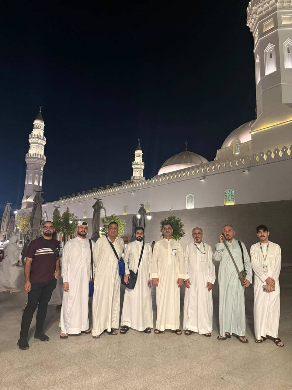 لله الحمد القافلة اكملت جميع مزارات المدينة المنورة مطبعة المصحف الشريف وجبل أحد ومسجد قباء ونطمن جميع أهالي المعتمرين بانهم بصحه وعافيه مستمرين باستلام جوازات رحلة الشهر التاسع يوم ٩/١٠ السكن في فندق اعمار كراند المصنف ٥ نجوم 
٥ ليالي مدينة 
٥ ليالي مكة 
موقعنا الرمادي شارع ١٧تموز مقابل جمامع محمد عارف 
***********
