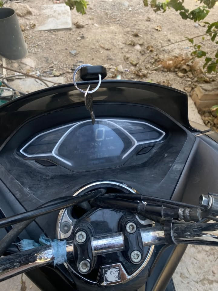سلام عليكم pcx  جيل ثالث ماشيه 23 دراجه مكفوله وخير من الله تجي تكلب وتاخذها
 من باب بيتي عنواني الكاظمية الطي سعر 14 ورقه 
***********
