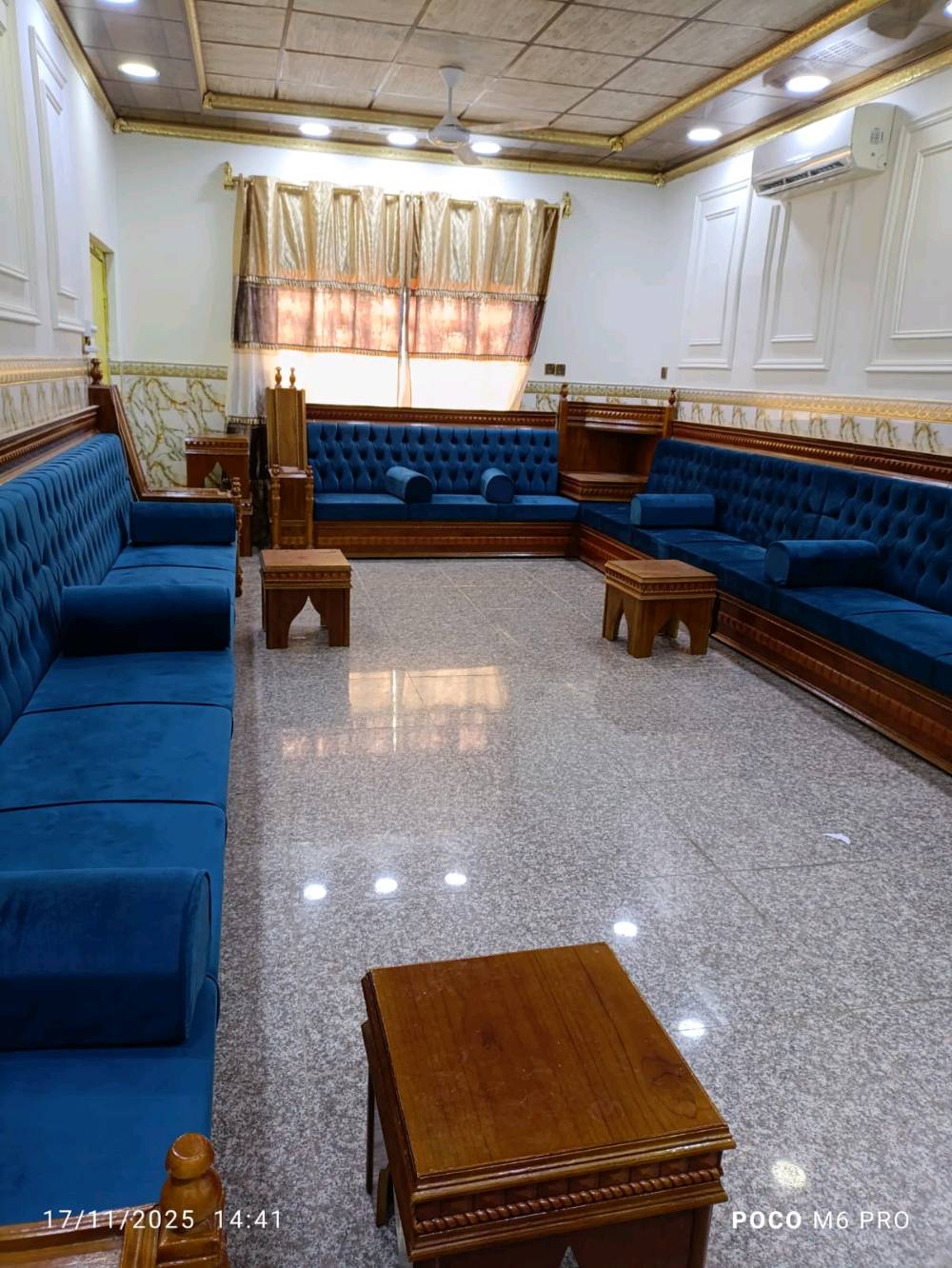 تخم قنفات تسكام
26مقعد21متر
تفصال جديد 
مكان بصره زبير
لا يوجد توصيل