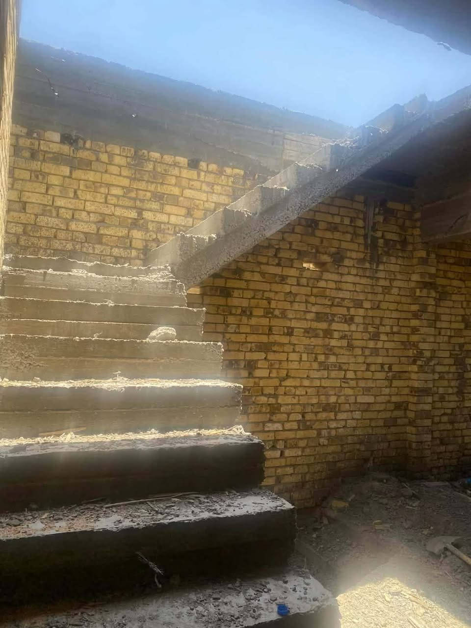 🏠 للبيع هيكل طابو عثماني
📍 خلف مطعم دار اليمن
لمساحة: 100م
 الواجهة: 5م | النزال: 20م
 طابقين كونكريت مسلح
 السعر: 45 مليون قابل للتفاوض
التواصل  والاستفسار   متوفر وتساب : ***********
