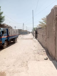 بيت للبيع مساحه البيت 150  مقابيل النازحين شارع تبليط وقريب ع شارع بيت...