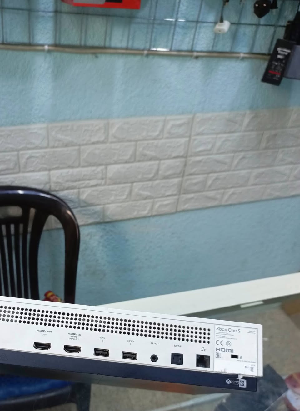 Xbox One S 
500GB
مفتوح تنضيف 
جوستك احترافي بيها RGB تتحكم بي من خلال زر بيها وبداخلها بطاريه ليثيوم شحن يدوم 8ساعات متواصله وعليها كير مغناطيسي 
السعر 140 قفل 
العنوان موصل حي سومر مكتب الحسن متوفر توصيل لجميع المحافضات 6 
***********
***********
