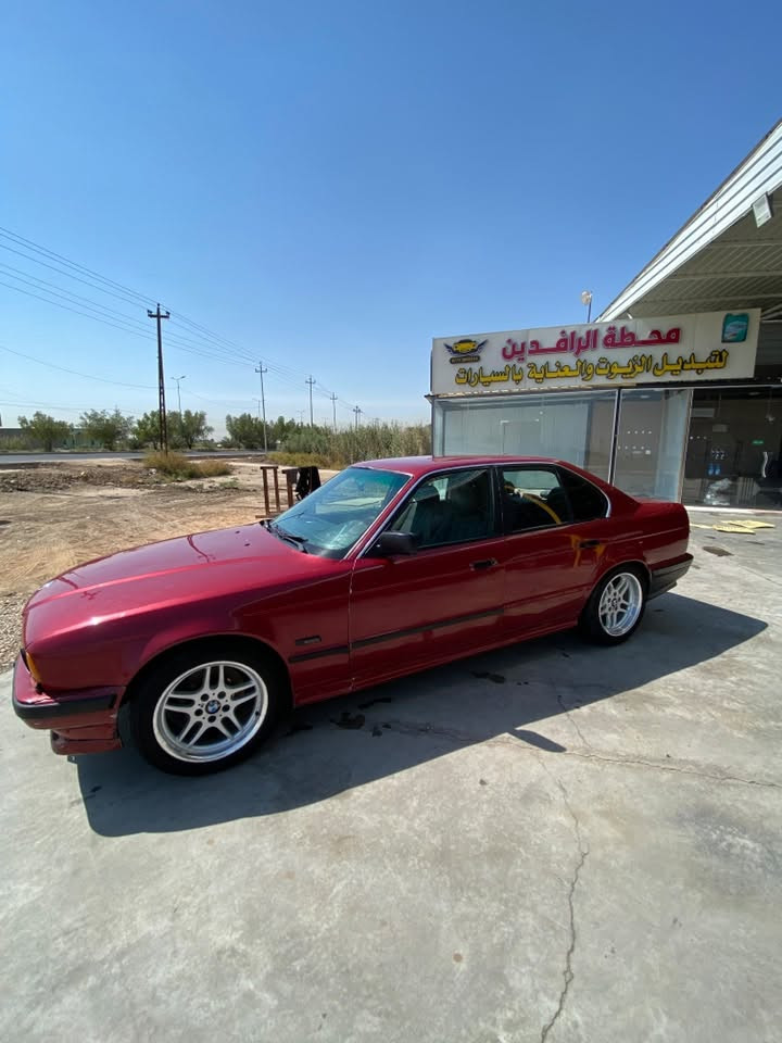 Bmw 525i مسكر
موديل 1992 
تبريد ثلج كير ومكينه مكفولات سياره جاهزه للاخير 
ويلات m تخم تاير جديد 
دعاميات m 
غرفه جديده كشنات جلد اسود 
رقم بغداد 
مكانها بابل 
السعر 55 وبيها مجال
استفسار : ***********
