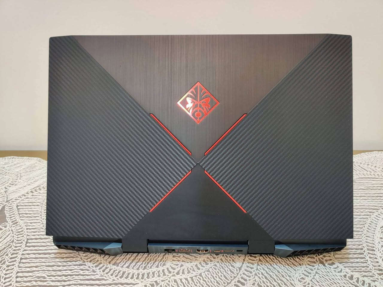 السلام عليكم
لابتوب كيمنك HP OMEN 15 GAMING
المعالج Core i7 9750H كور اي سفن جيل تاسع فئة H اعلى فئة
الرام 16 كيكا DDR4
الهارد 1: Ssd M.2 256كيكا
الهارد 2: واحد تيرا 1T HDD
كارت الشاشة الخارجي NVIDIA GTX 1650 (4كيكا)
كارت شاشة الداخلي Intel uhd graphics (8كيكا)
حجم الشاشة 15.6 ips Full HD 
كيبورد RGP احمر 
لابتوب نضيف كلش ومعتني بي وبنظافتة يشغل العاب قوية وكل البرامج الهندسية والتصميم والبرامج الامن السيبراني
مكاني بغداد الكرخ 
السعر 750الف 
واتساب ***********
