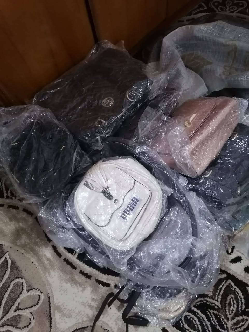 سلام عليكم شلعه جنط باله وجديد كويتي تقريبا 75 جنطه والجدد تقريبا 30 جنطه ابيعهم كلهم شلعه الجنطه ع الفين دينار الوحده عنواني ناصريه حط لايك أو تعليك وانه اجاوبك أو واتساب ***********
