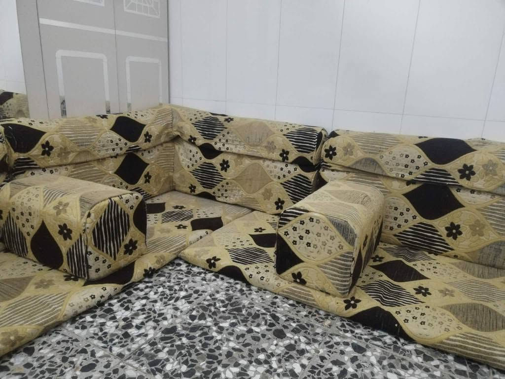 جلسه سعوديه الاصليه حبيبات مضغوطه وجهين نضيفه 12 متر سعر 170 المكان مجمع الاميرات لاتصال *********** النجف, العراق
