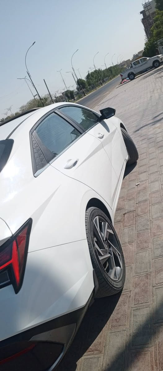 سلام  عليكم
النترا 24 خليجي  كوري
ماشيه 14 بعدهي على وضع شركه 
رقم بغداد الجديد 
فول مواصفات
فتحه
بصمه  
تحكم استيرن
شاحن لاسلكي
شاشه كار بلي
مكينه 2000 دوش
سياره احله من الصور  
 
***********
