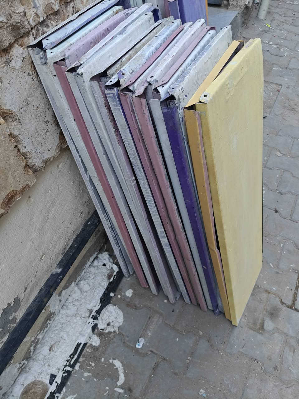 رفوف • بغداد الاسكان • للبيع