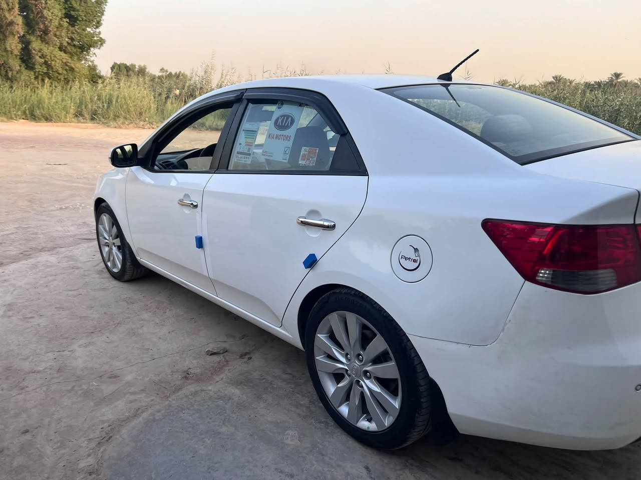 كيا سييراتو 13مكينه 1600رقم هزه سنويه جديدتخم تاير جديد حدادا جديد تدفئه تبريد شغال بيها صبغ قبق صندوك فقط بدون دواخل والباقي مكفول سعر 105مكان السياره واسط الحفريه رقم الهاتف ***********

