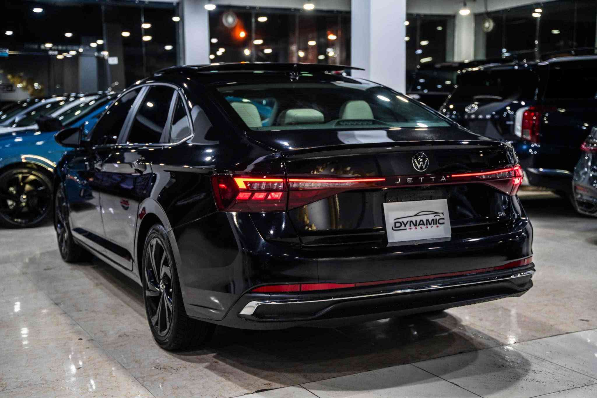 2025 VOLKSWAGEN JETTA SE بانوراما🔥🔥🔥
سعر : 🔥🔥
موديل :2025
مواصفات : SE
محرك : 4 سلندر
وارد : امريكي
عداد : 20,000ميل
صبغ : ٢  قطعة بجم كبس
ارباك : كل شركة سليم ✅✅
رقم : ( موقط) ( كاتي)
ناونيشان هةولير جادةي حديد و خشب پيشنگاي دايناميك موتورز
بو زانياري زياتر پةيوةندي بكةن بة وتس اب
*********** أربيل, العراق

