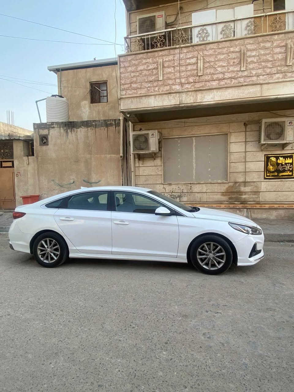 السلام عليكم..
سوناتا 2018 سيارة جديده بالجيس 
ماشيه 110 كيلو فقط رقم بصرة تحويل ثاني يوم 
بيها فقط الداير فوك التاير الوره فقط 
الشراي يتصل *********** او واتساب
