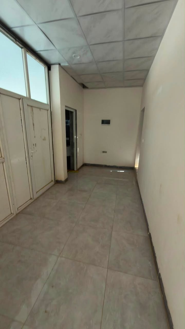 بيت للأيجار مساحة 200 متر طابق ثاني براس دوميز خلف المستشفى التركي بفرع سابع بيه غرفتين النوم ومطبخ واستقبال ودرج خارجي ماي وكهرباء ع ابو البيت 250 الف ايجارها للأستفسار ***********
