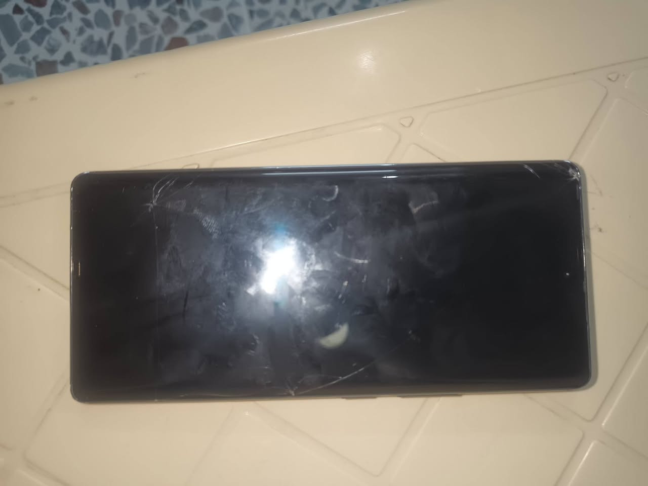 انفنكس زيرو 40
512 گيگا 
ما مبدل اي شي بلادي 
وحده من الكاميرات ما تشتغل 
فطر بالشاشه موضح بالصوره 
مواصفاته رائعه جدا
سبيكر الصوت اثناء الاتصال ما يعمل فقط

للتواصل والاستفسار عبر الصفحه 

أو الواتس اب ***********
السعر 230 وبي مجال مع التوصيل
