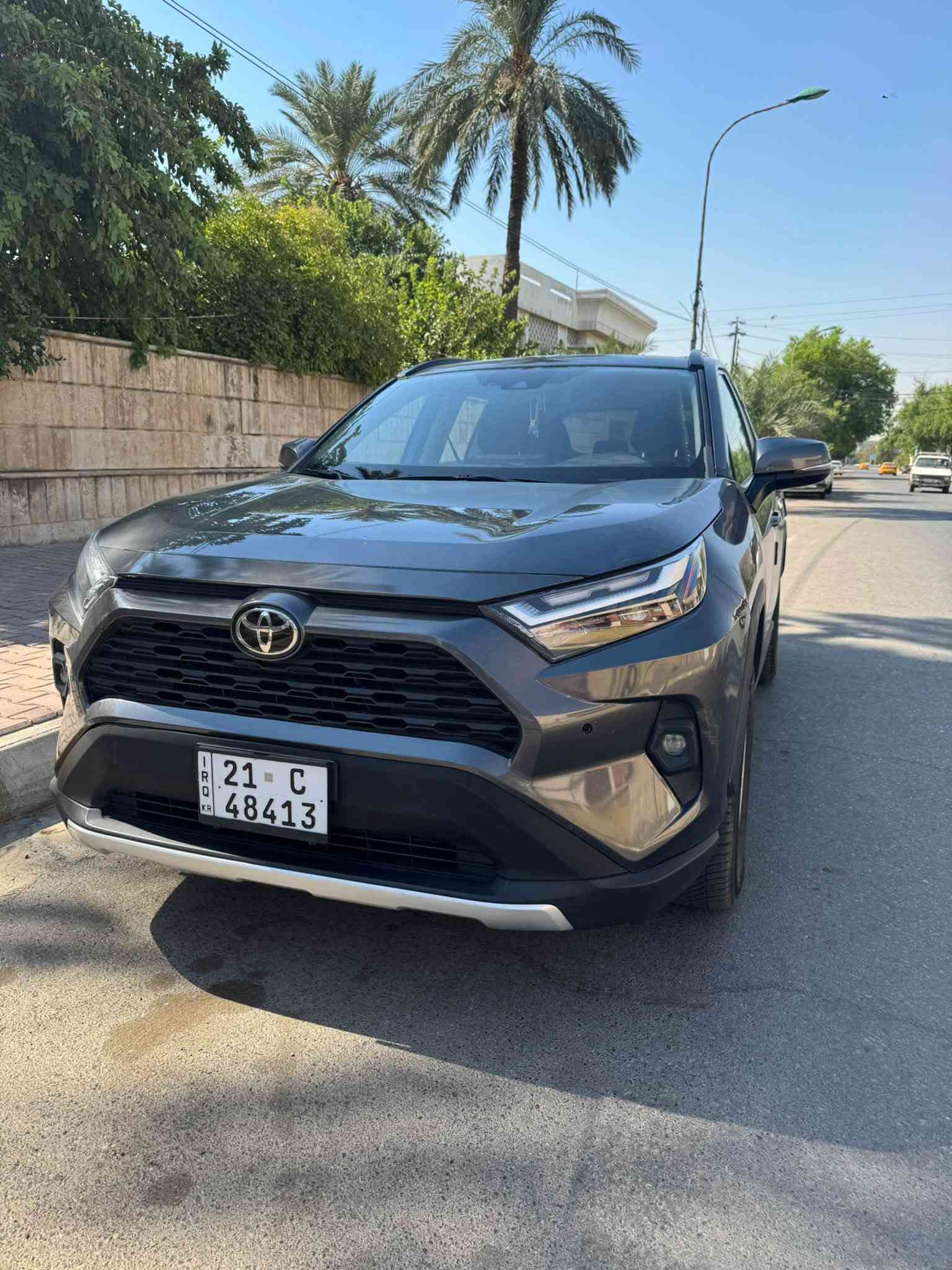 سلام عليكم سيارة RAV4موديل 2022ضربتهة بس جامرلخ امامي سايق فئة XLEسيارة نضيفة مال بيت السعر 225وبيهة مجال مكان سيارة كركوك تفاصيل اكثر اتصل ***********
