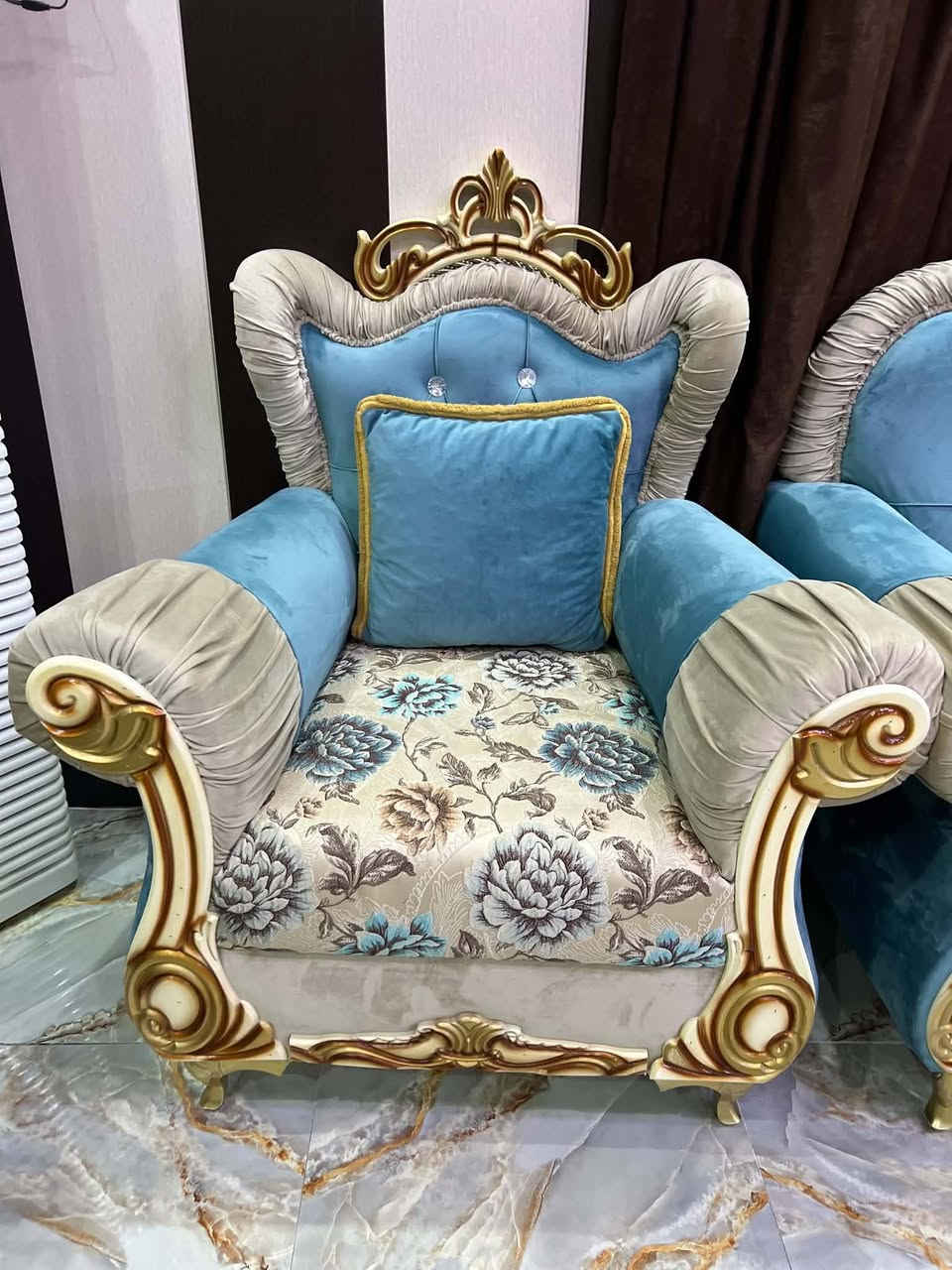 سلام عليكم عندي هذا التخم للبيع بعده جديد بلجيس مامستخدم هوايه شي بسيط  سعره ٩٠٠ الف بي مجال بسيط للاتصال ***********
