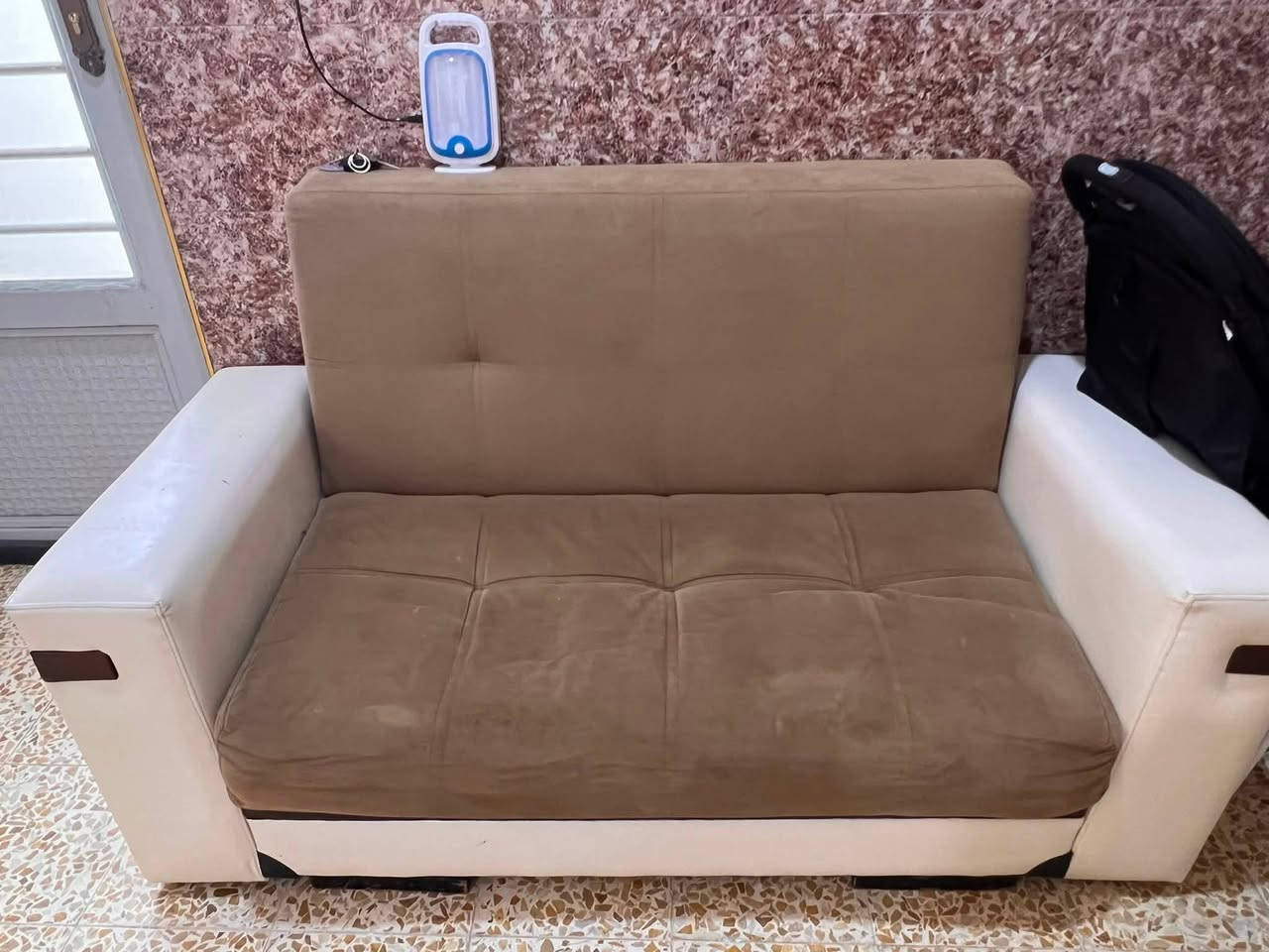 السلام عليكم ديوان تركي منفصل  9 مقاعد 
يصير سرير ويصير مخزن  نضيف كلشي مابي بس الزاويه شويه دايسه  السعر 150 وبي مجال. الشراي يتصل ***********
مكان حي التحرير
