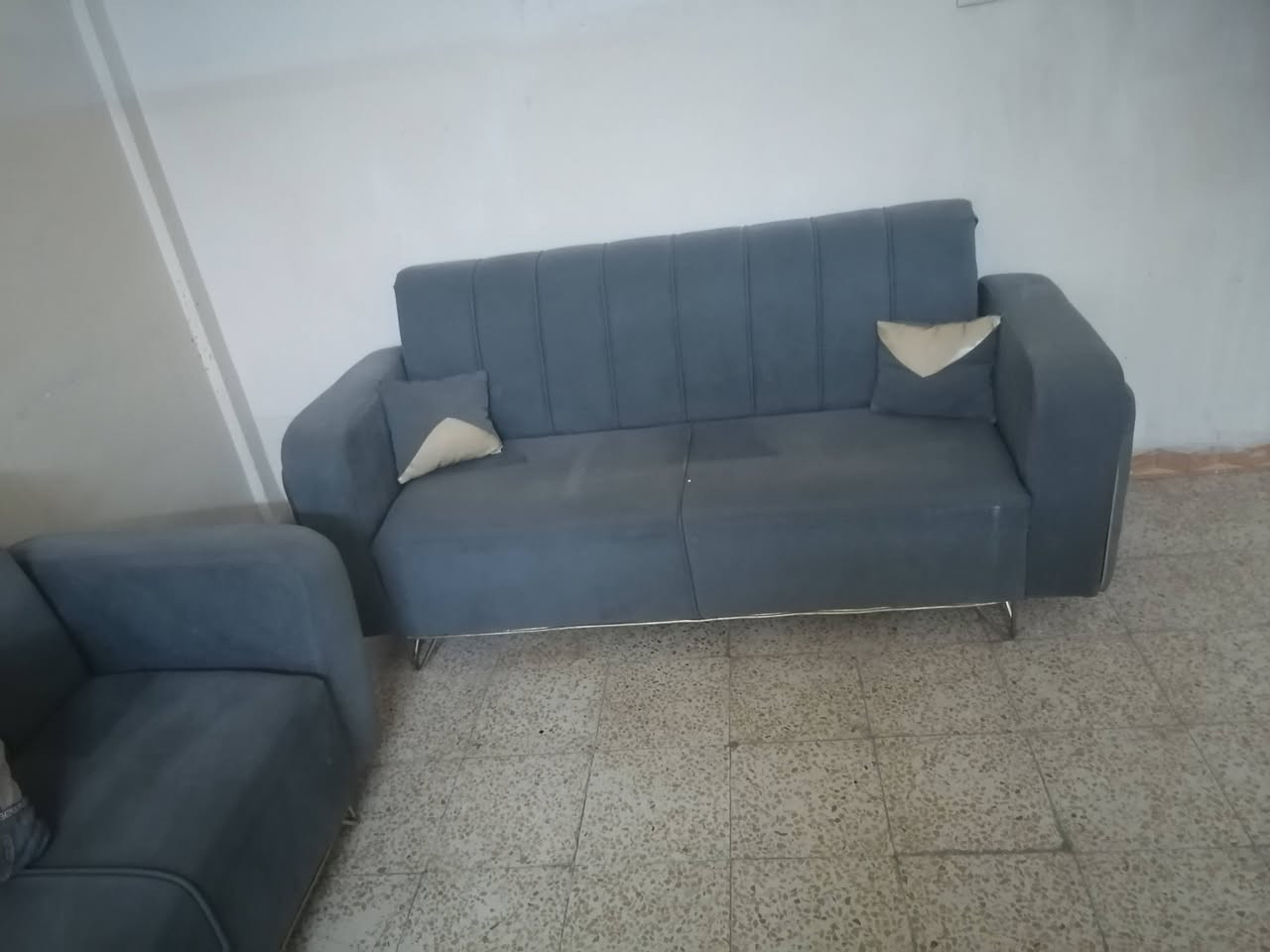 قنفات للبيع الي يريده يتصل *********** حبايب
