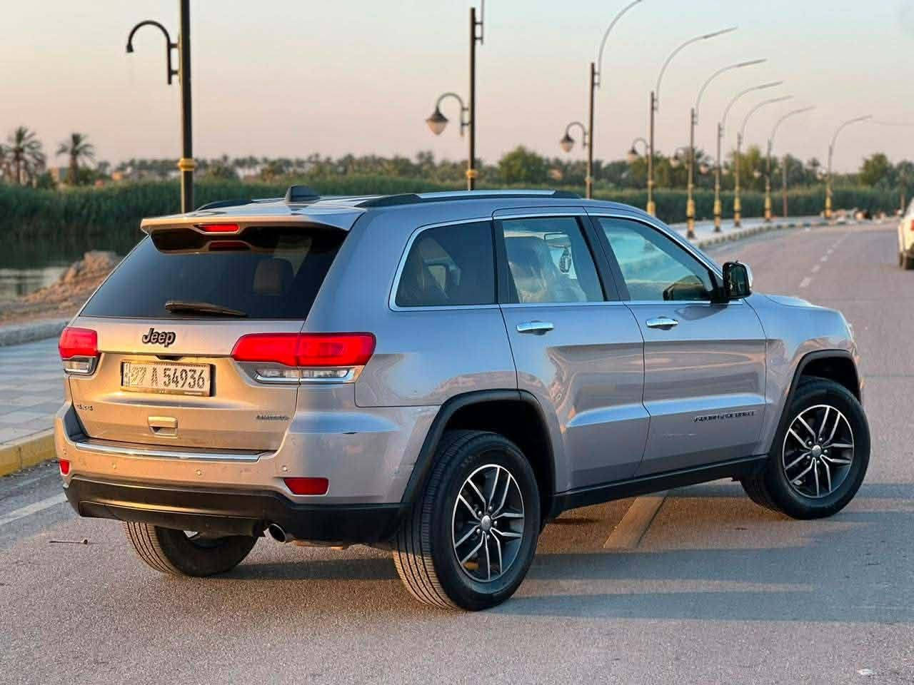 السلام عليكم
للبيع
Jeep Grand Cherokee Limited 2018
جيب جراند شيروكي ليميتد 2018
ماشيه 120
سياره كفاله كير ومكينه حداديه وتخم تاير وتبريد كله كارتون
رقم ذي قار انگليزي تحويل مباشر
✅ المواصفات :

🎨 اللون: سلفر
🌍 وارد أمريكي

⚙️ محرك 3.6 لتر
🔩 6 سلندر
🔧 جير أوتوماتيك
🛞 دفع AWD
💿 جنوط 18 إنش
💎 المواصفات:
رادار
توقف ذاتي عند التحذير
• شاشة لمس
• بلوتوث
• Android Auto
• كاميرا خلفية
• حساسات أمامية
• حساسات خلفية
• مقاعد جلد
• تحكم كهربائي بالمقاعد
• مثبت سرعة
• بصمة وتشغيل ذكي
• مكيف أوتوماتيك
• نظام تحكم بالمقود
✅ فئة ليمتد
✅ ما عدا الفتحة
الضرر
✅ جاملغ وبنيد بدون دواخل
مكاني ناصريه/قلعة سكر
سعر ١٨٩ بيه مجال

‭***********‬
