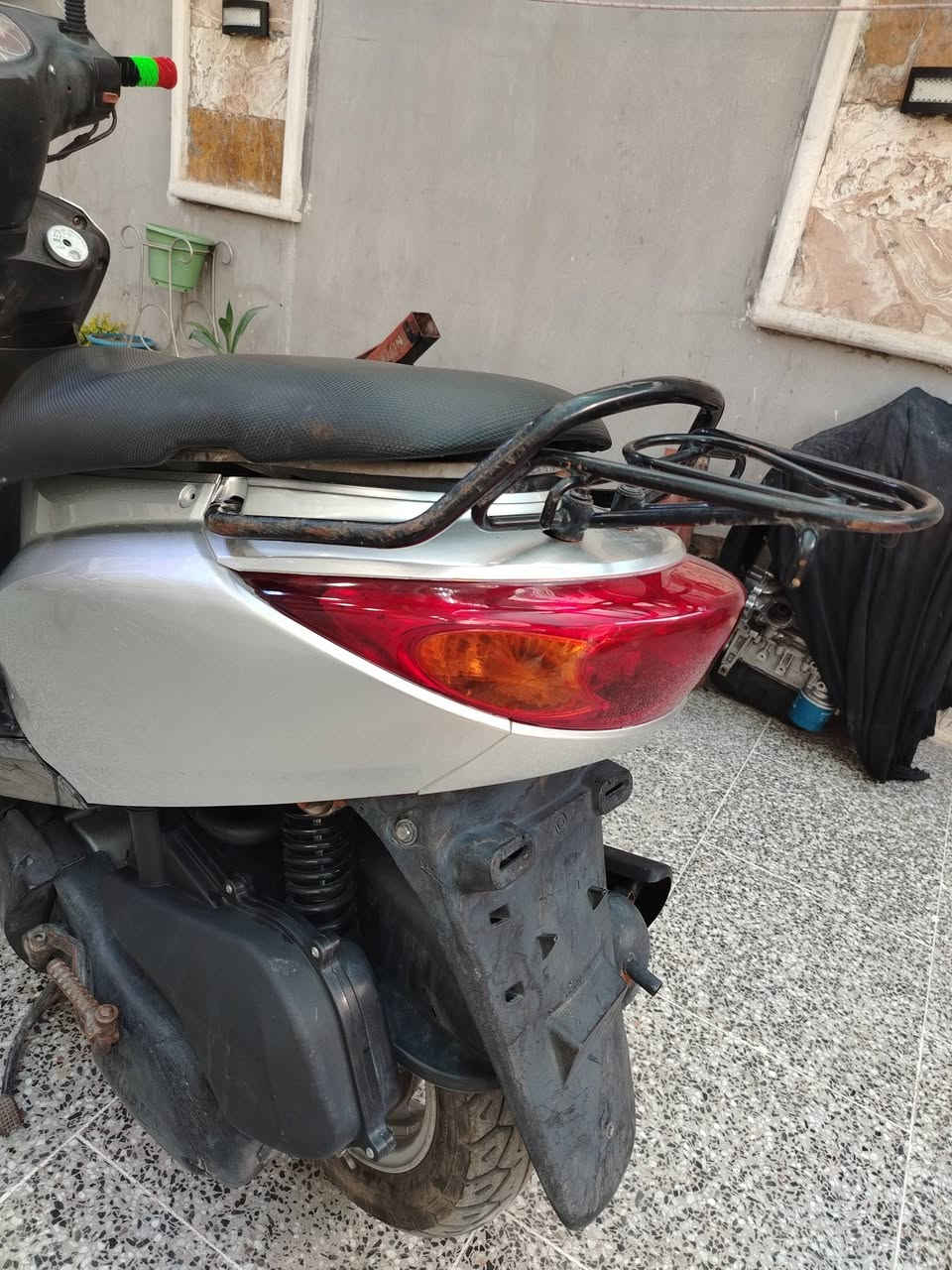 دراجة اكزز نزول جديده رمبه برغي ما مفتوح بيه سلف هندر كهربائيات كامله سعر 650بيه مجال مكاني بغداد ***********
