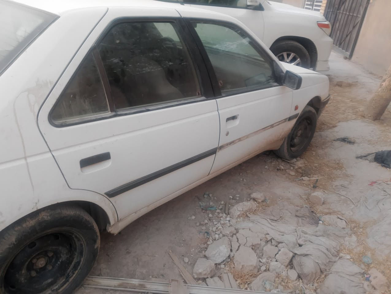 للبيع بيجو روئ رقم بغداد سياره مبدل صدر صار اسبوع وتايرات هم صار اسبوع سياره بيها نقوصات بسيطه سياره متروكه شويه لا مغسوله ولا شي مكان بغداد جسر ديالئ سعر 25 وبيها مجال سياره ما بيها ضربه رقم ***********

