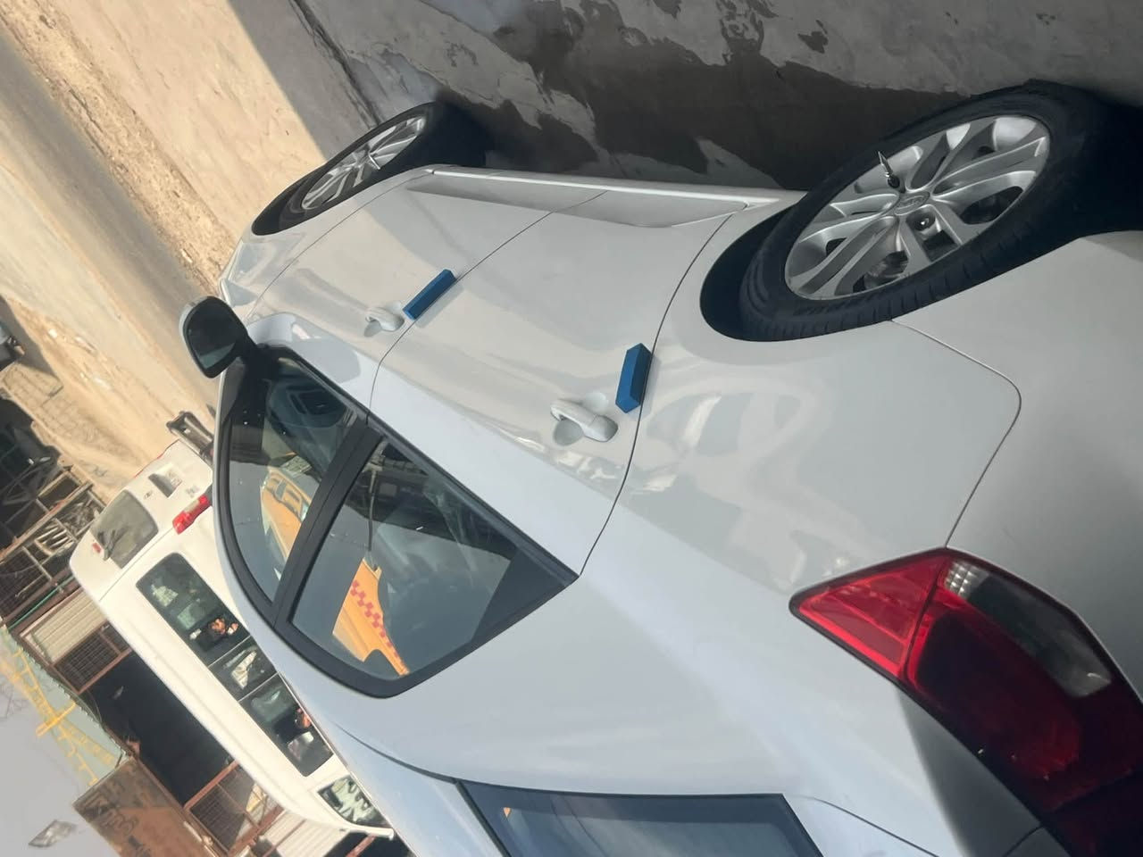 سيراتو • ٢٠١١ • كفالة