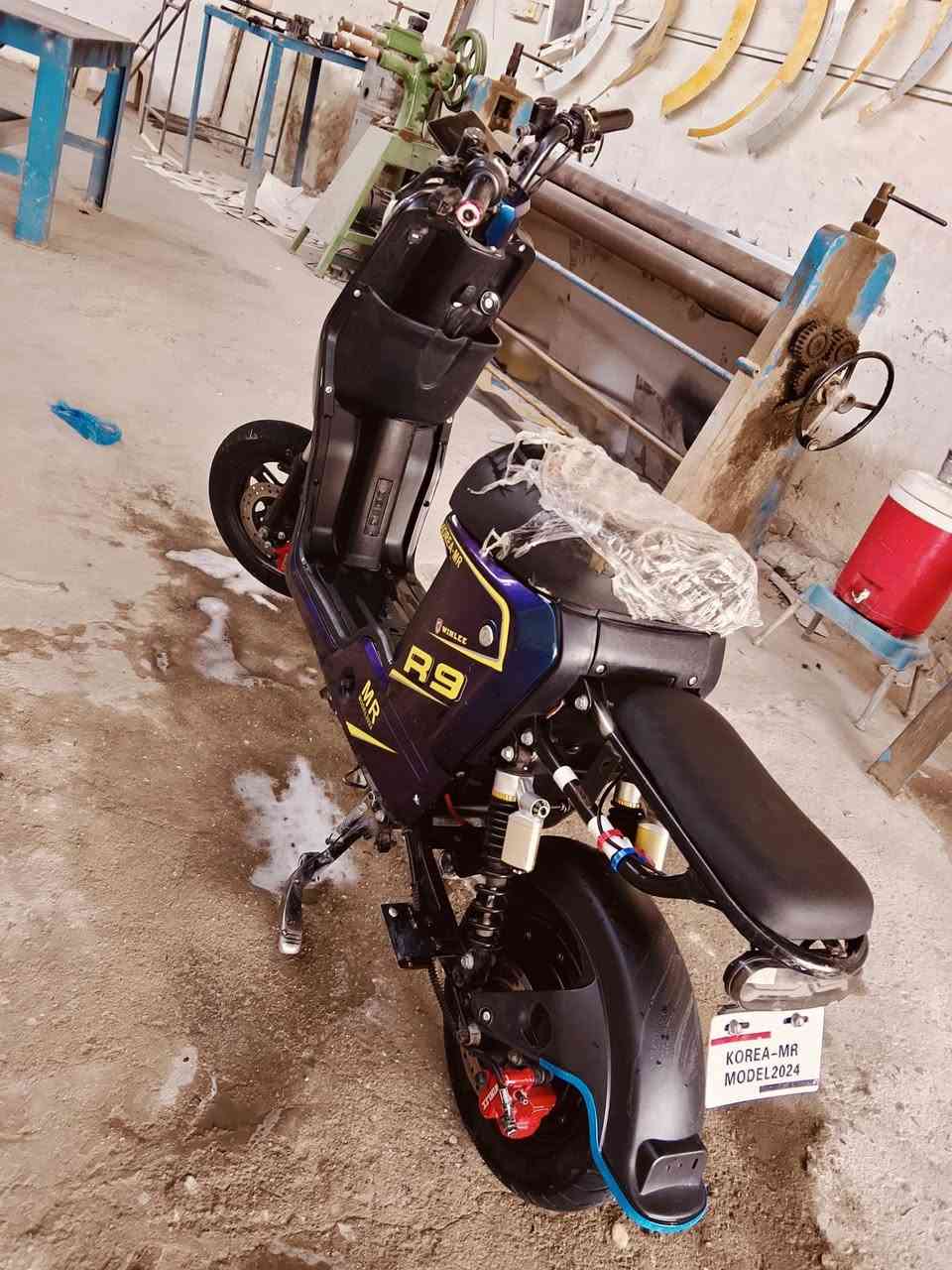 سلام عليك دراجه R9 جديده موديل 2025 درجه بطاريات  كفاله جديدات 35 امبير سعر 290 وبيها مجال المكاني البصرة الزبير *********** بيه واتساب
