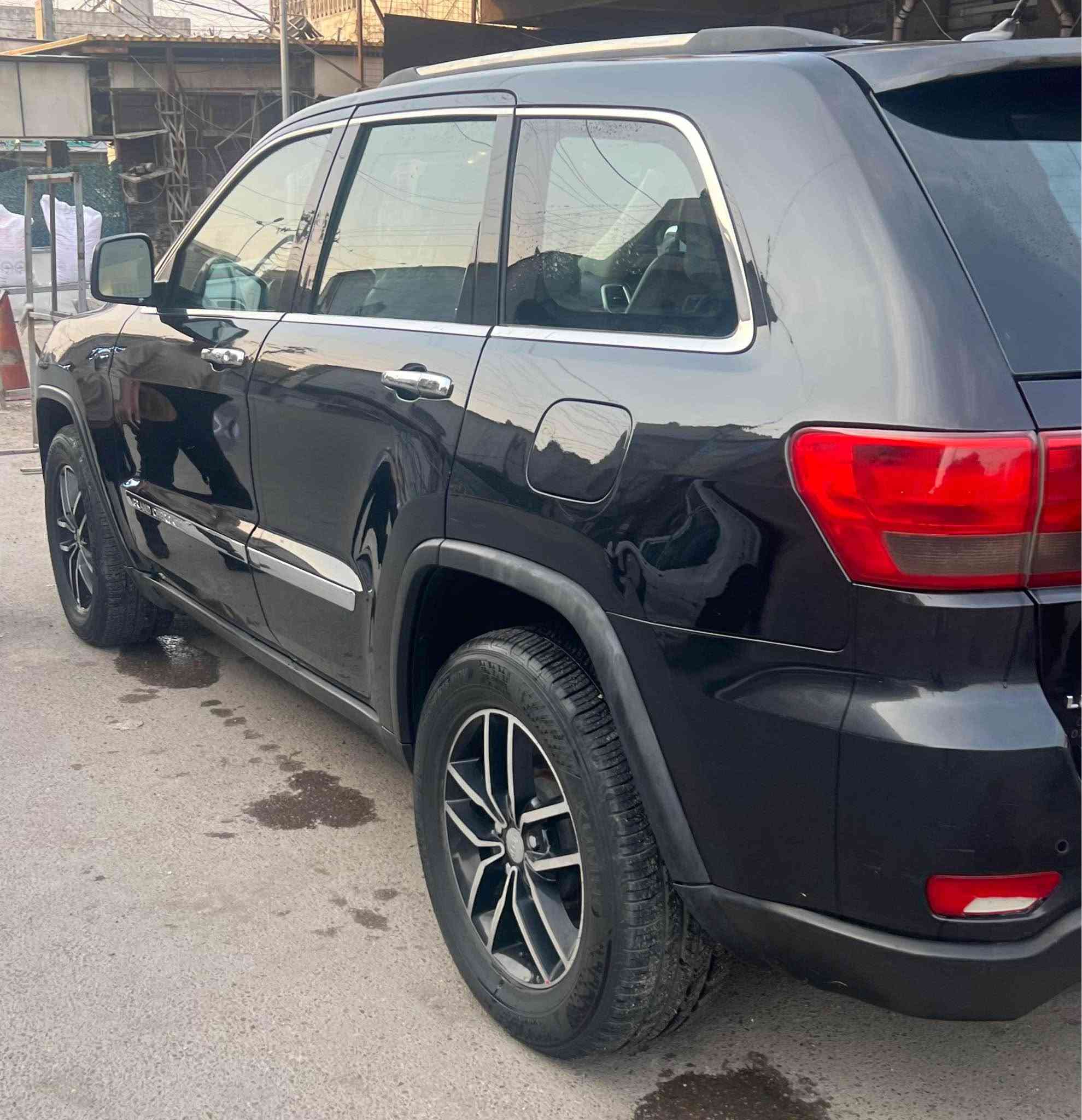 للبيع جيب لاريدو موديل 11 بدون صبغ فقط الدعامية الامامية مصبوغة السعر 150$ وبي مجال قليل للاستفسار واتساب ( *********** ) بغداد, العراق
