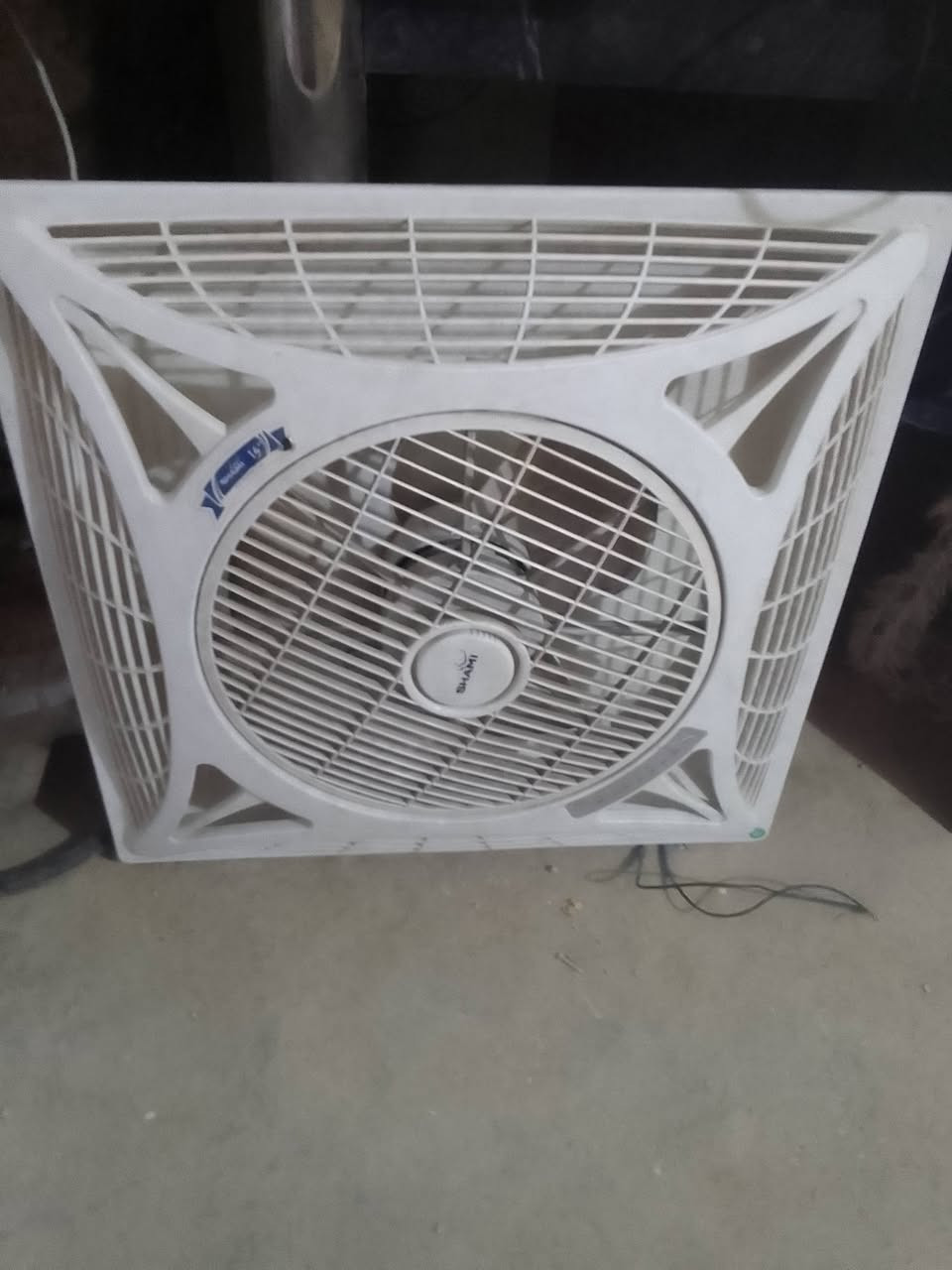 من رخصة الادمن بيع مستعجل
مراوح عدد2مال سقف ثانوي 
ومروحه عاديه السعر 50الف كلهم 
حله شارع 60
***********
***********
