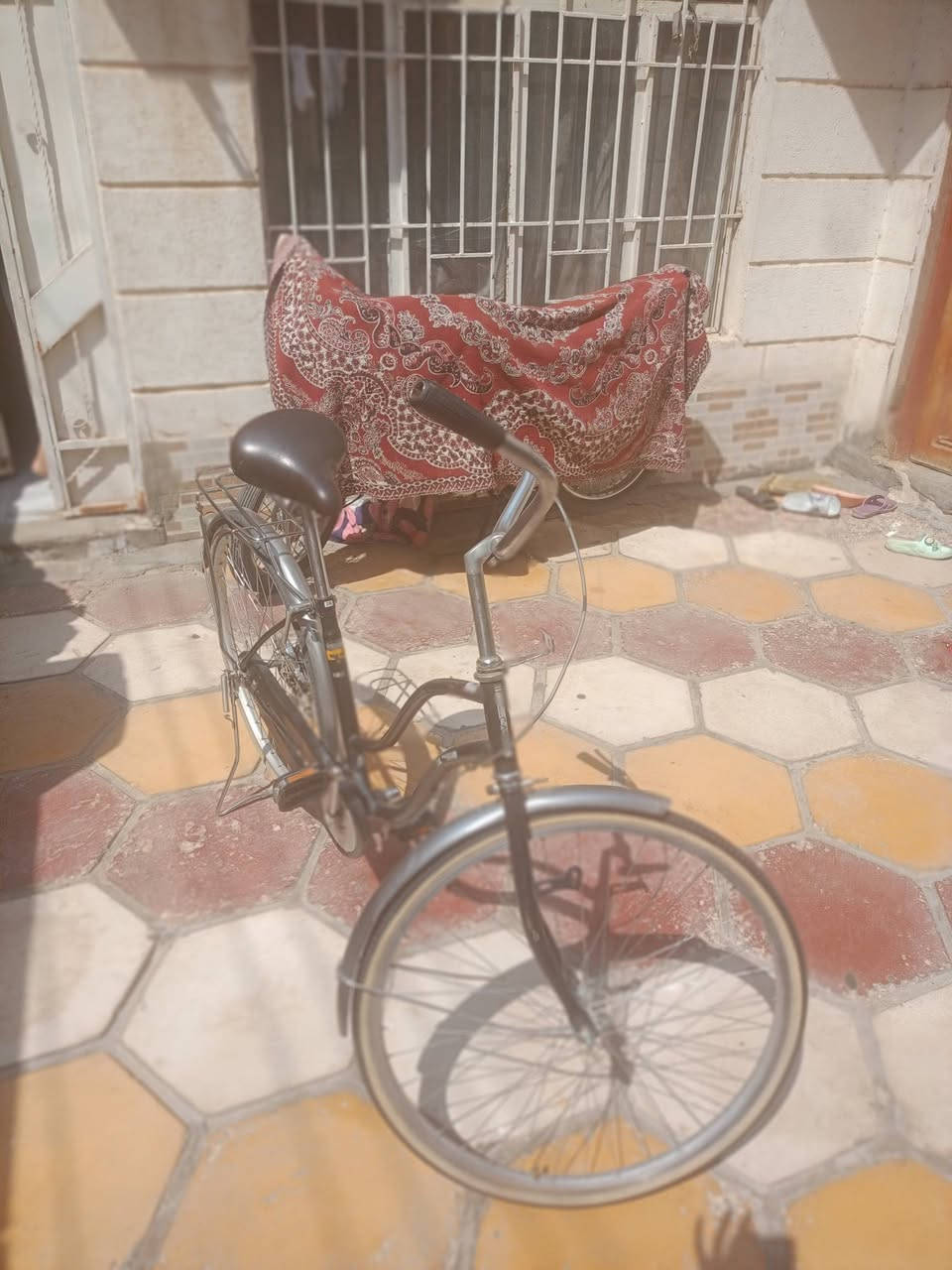 بايسكل بناتي بطه حجم 26 اي نقص مابي شغال من الطول للطول تايرات جدد بريك خلفي بالمكان يوقفك 
مكان عصريه مركز صالحيه 
***********
