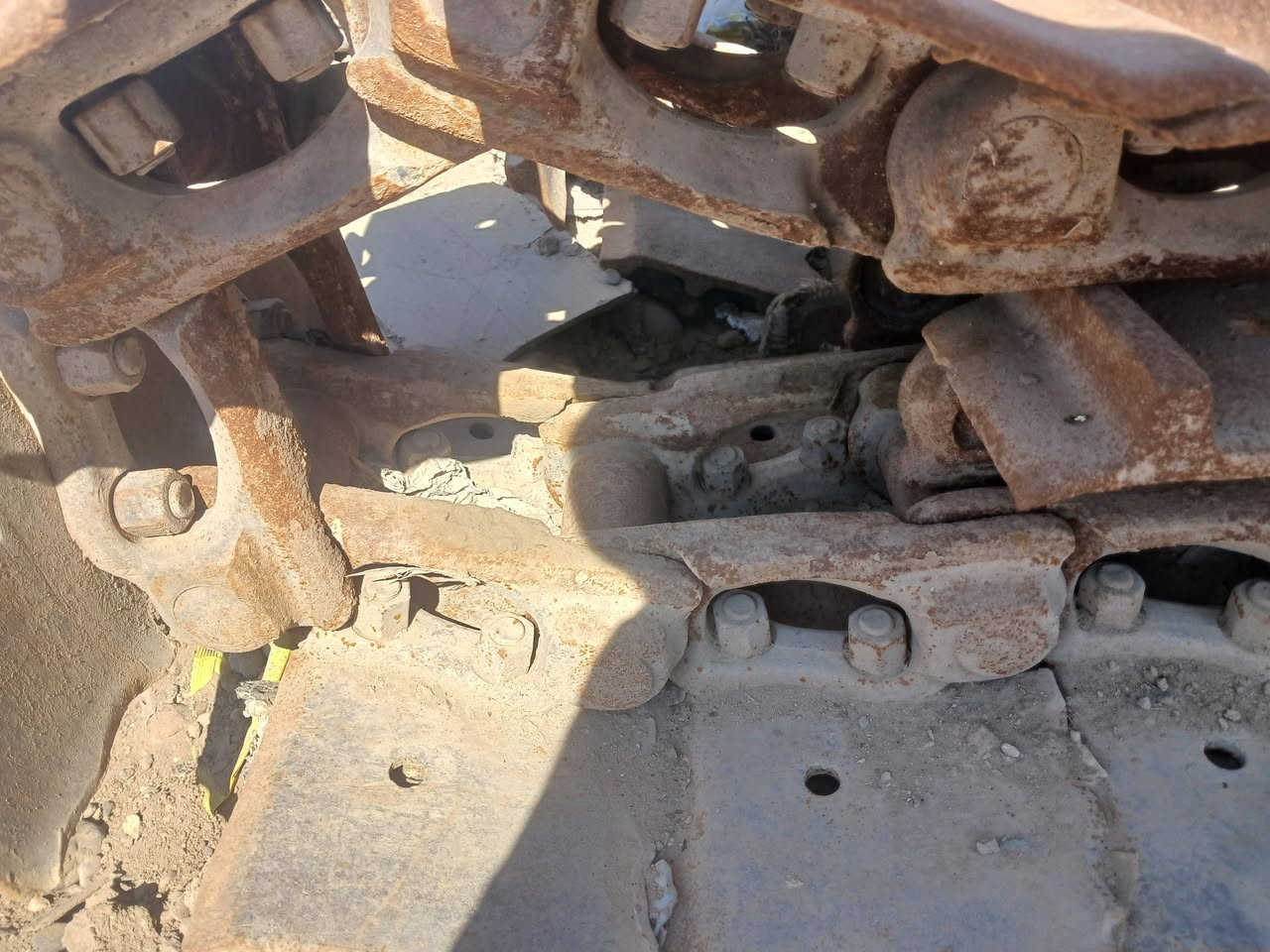 السلام عليكم غراض بلدوزر كوماتسو خمس وستين لبيع كوماتسو زنجيل وبم ستيرن وسنون روتر لبيع مراجعت صاحب لرقم ***********
