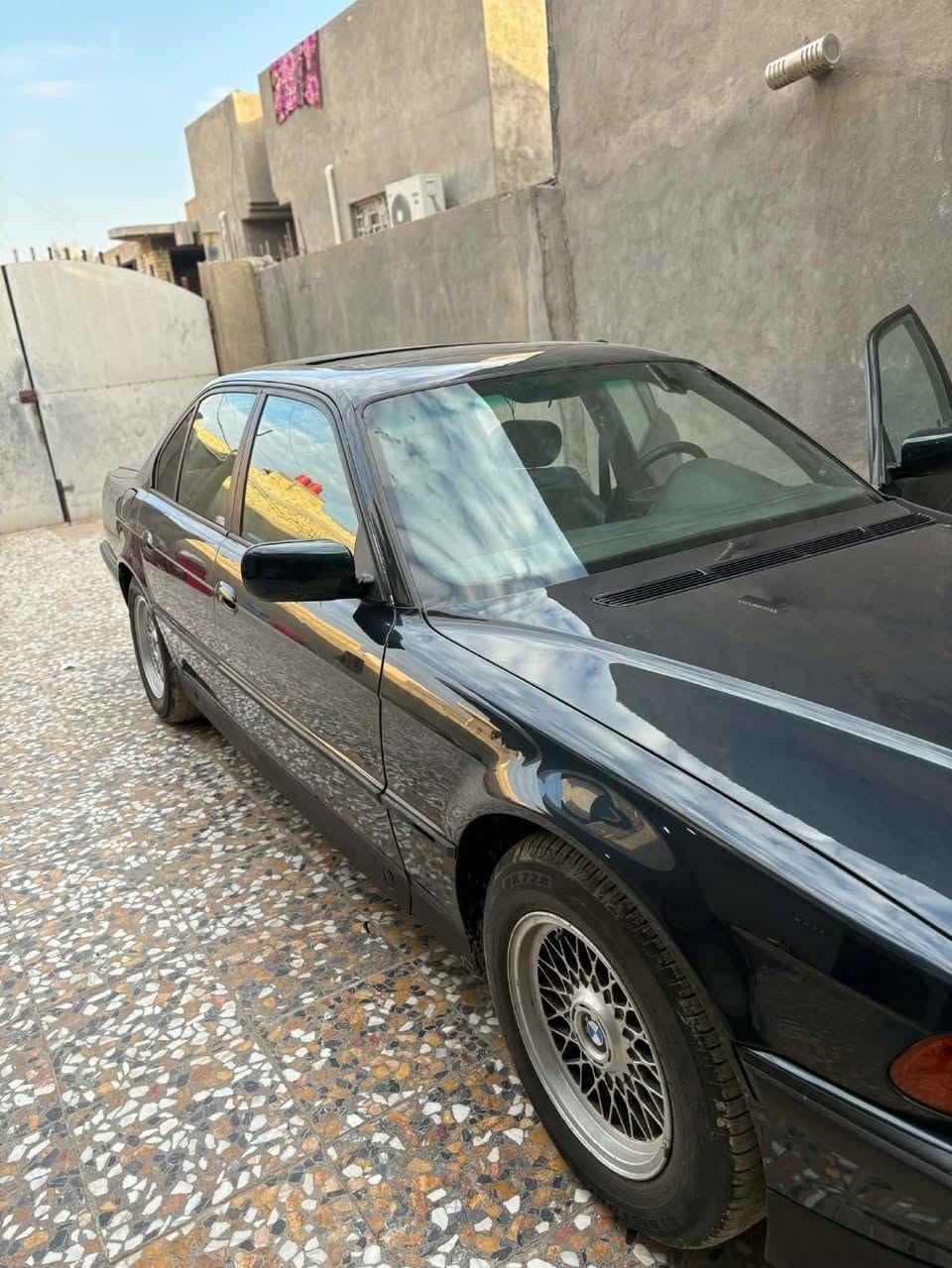 اللهم صلي على محمد وال محمد ❤️
للبيع  BMW 744 i   كاسحة ♦️ رقم بغداد ♦️سعر 79 ♦️
موديل : 1995 سيارة فول  سلايت جنطة شفط كشنات M  الخ..
بيهة ملاحضات جدآ قليلة  تنزل من سعر  ممتفرغلهة  وبلعافية للياخذهة 🩶 *********** العنوان : بغداد الدورة 🇮🇶

