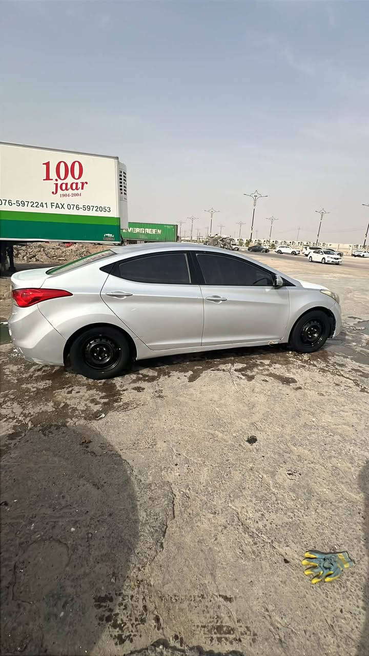 سلام عليكم افانتي 12 لبيع سياره بدون ضربه بس صبغ وراد كوري مامكفول من صبع 

سياره كير ومكينه جدد ب باكيت 
قبل شهر شادهن والله 

كهرباييات شغالات كلهن زنون شاشه تبريد منضومه جديده 

حداديه ٧٠%
 
سنويه جديده وراعيهه يريد تحويل 

سيارهه بيهه سونار موجود ب صور لحد يجي يكلي هيجي وهيج سونار كدامك 

سياره كلشي جديد الله شاهد 

عنواني بصره الكزيزه 

***********

