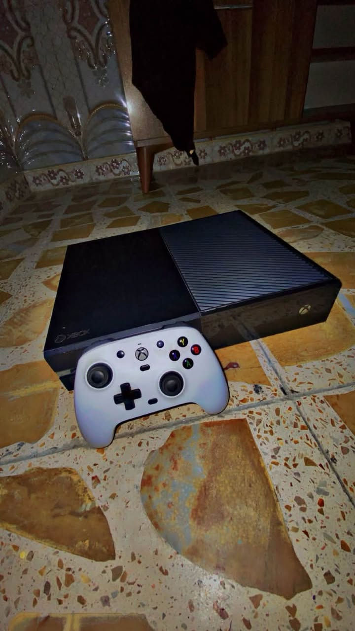 سلام عليكم بلي للبيع اكس بوكس وان فات البلي نضيف🔥👍🏼***********
