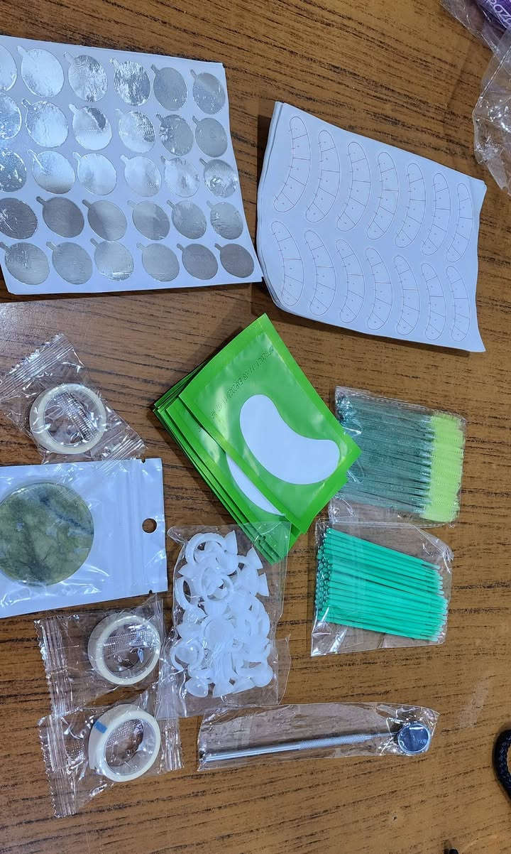 ١٢ قطعة • تقسيط • مكياج
