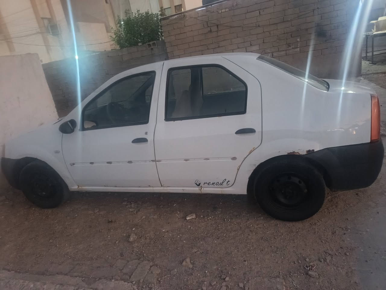 رينو لوكان ٢٠٠٩ رقم بصره  بيها محرك وكير كورلا بس محرك بي بوشه فاطره  سياره نضيفه عوزه بس طابوكه ابيع كوم حديد  ب 20 ورقه العنوان ميسان للأتصال  ‏‪***********‬‏
